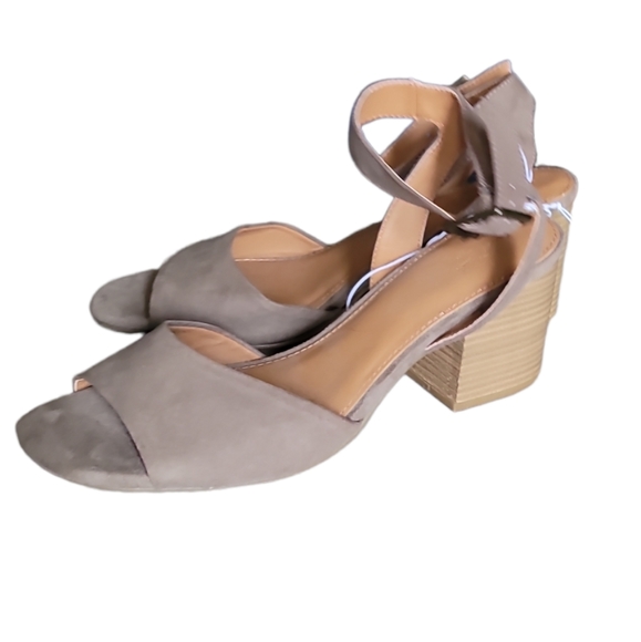 Universal Thread Women's Megan Microsuede Quarter Strap Heeled Pump Sandals 9.5 - Picture 3 of 7